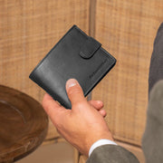 
Classic 100% Full-Grain leather Wallet - Вид сзади с усиленными кожаными ремнями и прострочкой