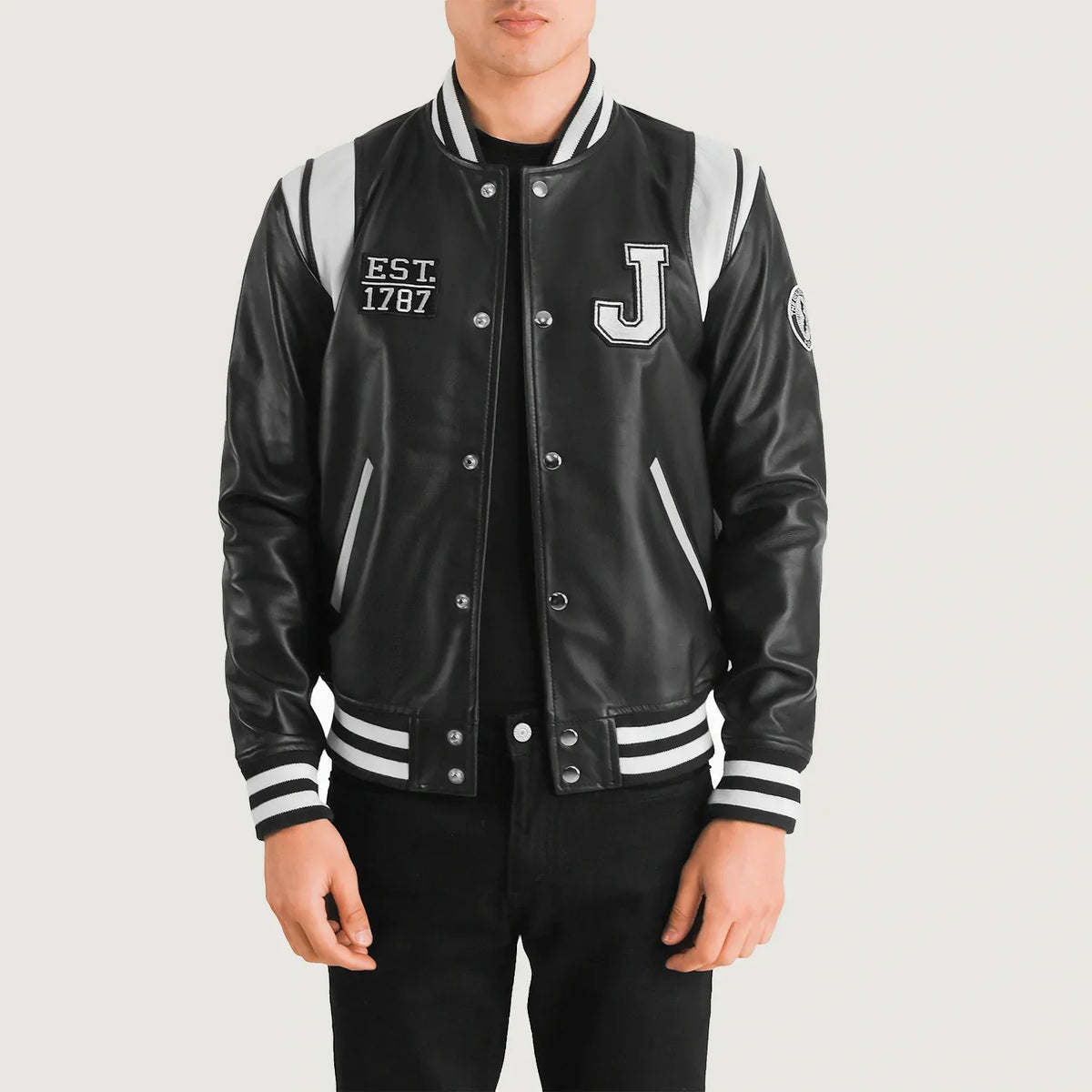 
Liberte New Jersey Черный Leather Varsity Кожаная куртка для Мужчин - Вид спереди и приталенный силуэт | Купить в официальном онлайн-магазине