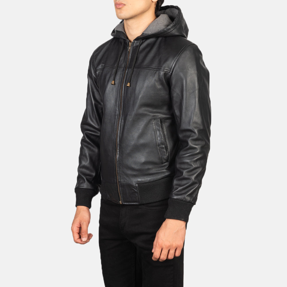 
Black Sheepskin Leather Hooded Jacket - Вид сзади, подчеркивающий посадку по плечам и ровный край