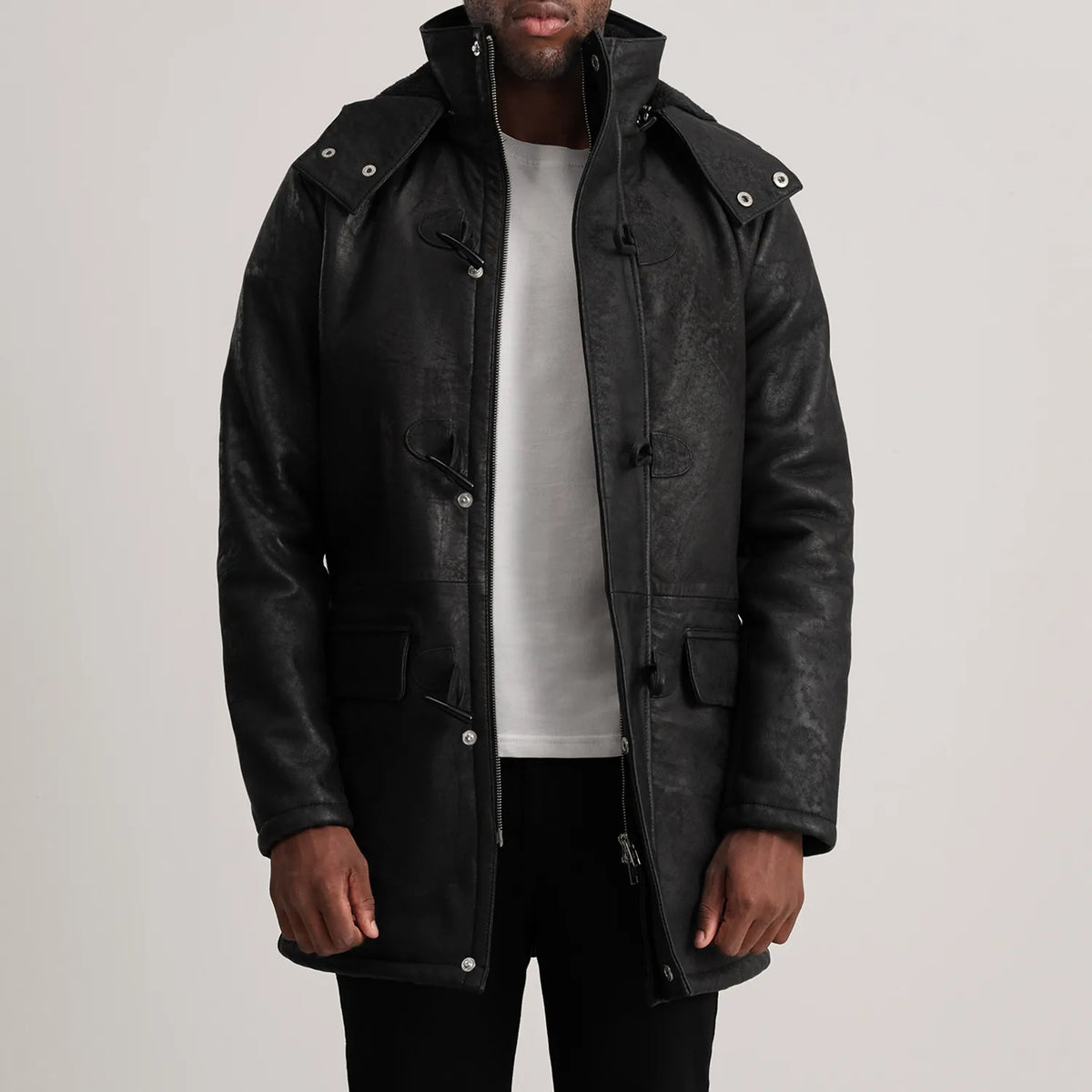 
Nolan Black Snuffed Leather Duffle Coat in Distressed Black Sheepskin Snuffed - Вид спереди и приталенный силуэт | Купить в официальном онлайн-магазине