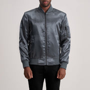 
Quinton MA-1 Grey Кожаный бомбер для Мужчин in Grey Satin - Вид спереди и приталенный силуэт | Купить в официальном онлайн-магазине
