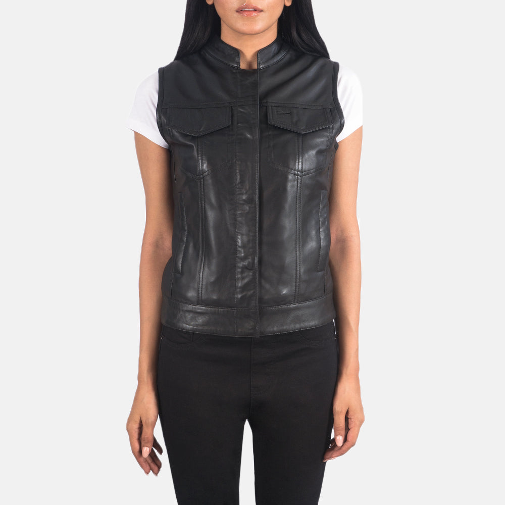 
Rayne Moto Черный Кожаный жилет для Женщин in Black Sheepskin Leather - Вид спереди и приталенный силуэт | Купить в официальном онлайн-магазине