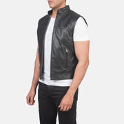 
Black Cowhide &Amp; Sheepskin Leather Biker Jacket - Вид сзади, подчеркивающий посадку по плечам и ровный край