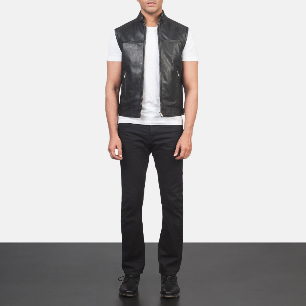 
Roland Черный Leather Biker Vest для Мужчин - Вид сбоку, демонстрирующий эргономичный крой рукава