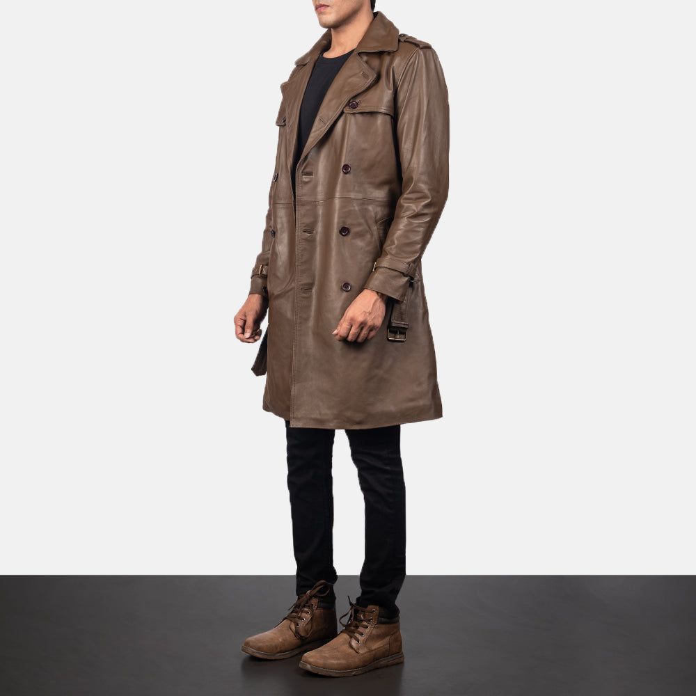 
Mocha Brown Calfskin Leather Trench Coat - Вид сзади, подчеркивающий посадку по плечам и ровный край