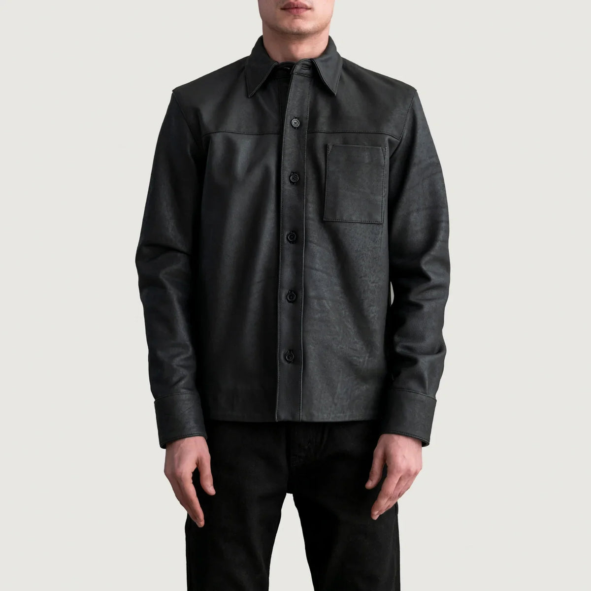 
Scout Tumbled Черный Leather Shirt для Мужчин - Вид сбоку, демонстрирующий эргономичный крой рукава