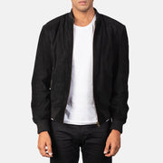 
Shane Черный Suede Кожаный бомбер для Мужчин in Black Goatskin Suede - Вид спереди и приталенный силуэт | Купить в официальном онлайн-магазине