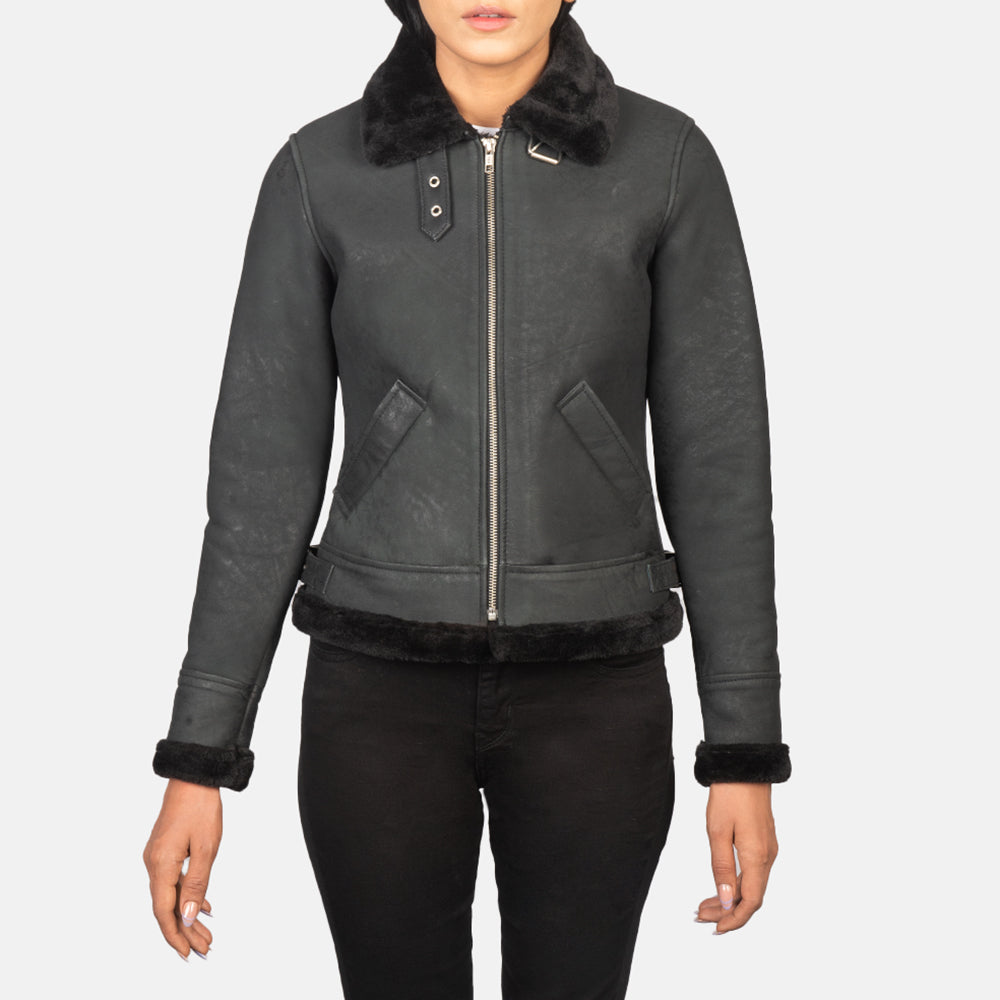 
Крупный план деталей of Buckled Collar & Zipper Hardware on Sherilyn B-3 Distressed Black Leather Bomber Jacket