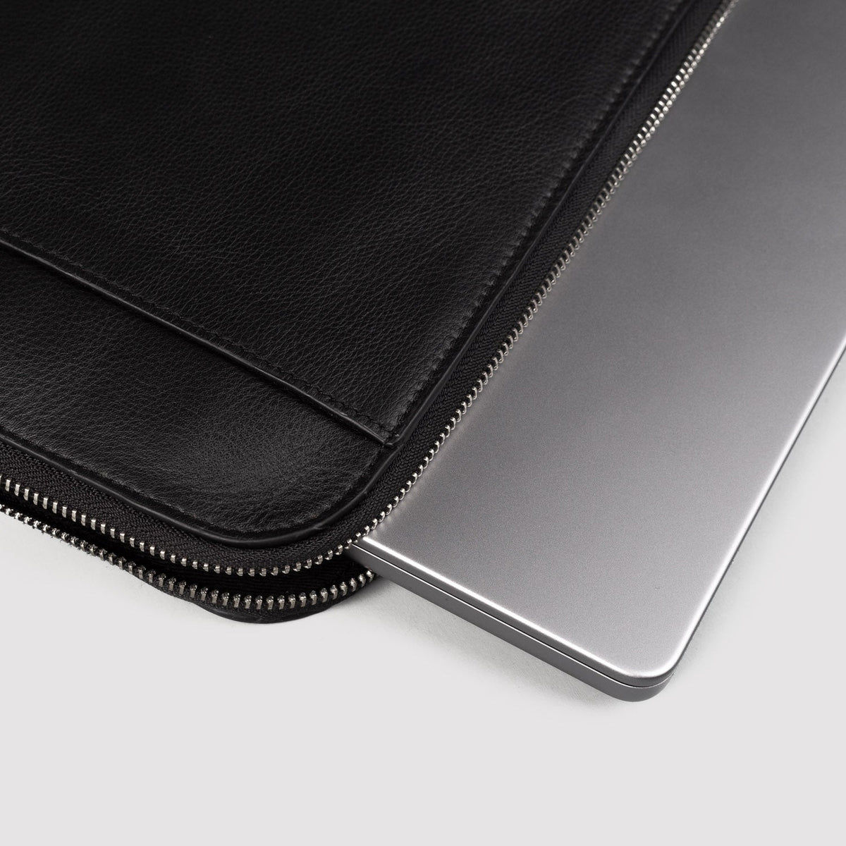 
The Baxter Leather Laptop Sleeve для Женщин для Женщин – alternate product view 4