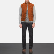 
Tony Коричневый Suede Vest для Мужчин - Вид сбоку, демонстрирующий эргономичный крой рукава