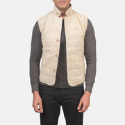 
Tony Off-White Suede Vest для Мужчин для Мужчин in Off-White Goatskin Suede - Вид спереди и приталенный силуэт | Купить в официальном онлайн-магазине