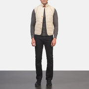 
Tony Off-White Suede Vest для Мужчин для Мужчин - Вид сбоку, демонстрирующий эргономичный крой рукава