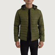 
Tyler Оливковый Hooded Puffer Кожаная куртка для Мужчин in Green Full-Grain Leather - Вид спереди и приталенный силуэт | Купить в официальном онлайн-магазине