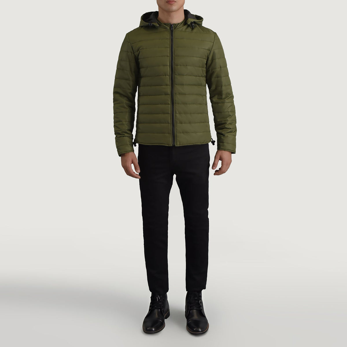 
Tyler Оливковый Hooded Puffer Кожаная куртка для Мужчин - Вид сбоку, демонстрирующий эргономичный крой рукава