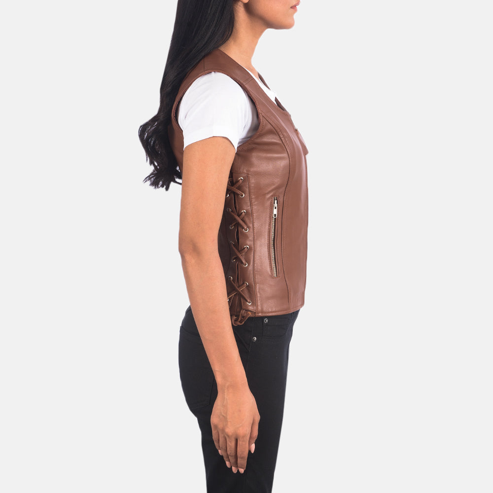 
Brown Sheepskin Leather Biker Jacket - Вид сзади, подчеркивающий посадку по плечам и ровный край
