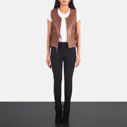 
Vanda Коричневый Leather Biker Vest для Женщин - Вид сбоку, демонстрирующий эргономичный крой рукава