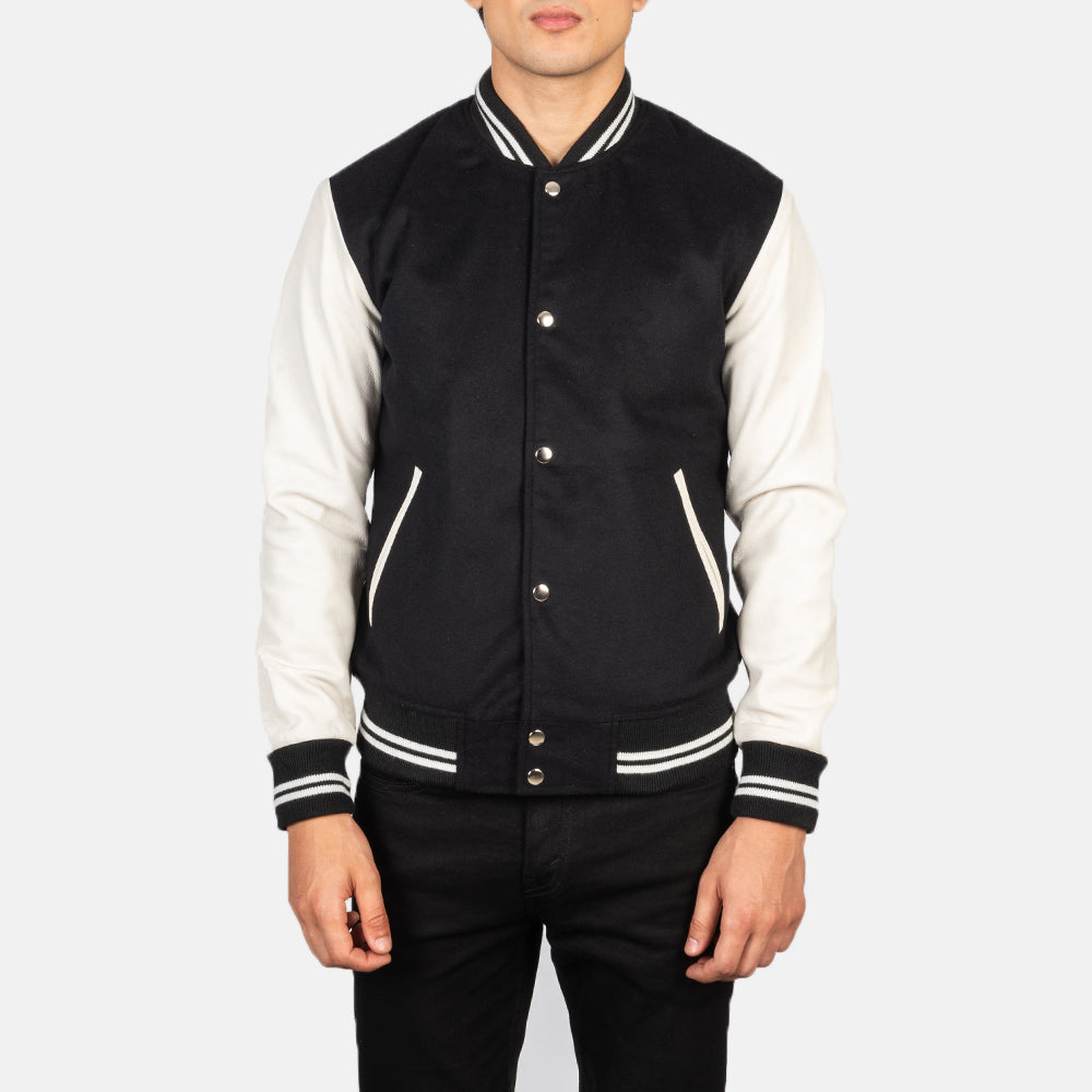 
Крупный план деталей of Varsity & Snap Buttons Hardware on Vaxton Черный & White Hybrid Varsity Кожаная куртка для Мужчин