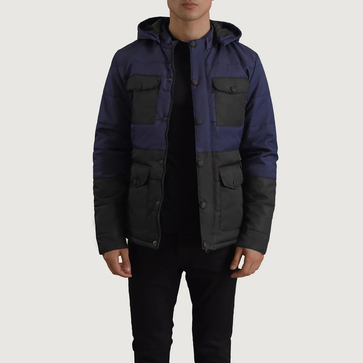 
Wayne Черный & Синий Hooded Puffer Кожаная куртка для Мужчин in Black + Blue Full-Grain Leather - Вид спереди и приталенный силуэт | Купить в официальном онлайн-магазине