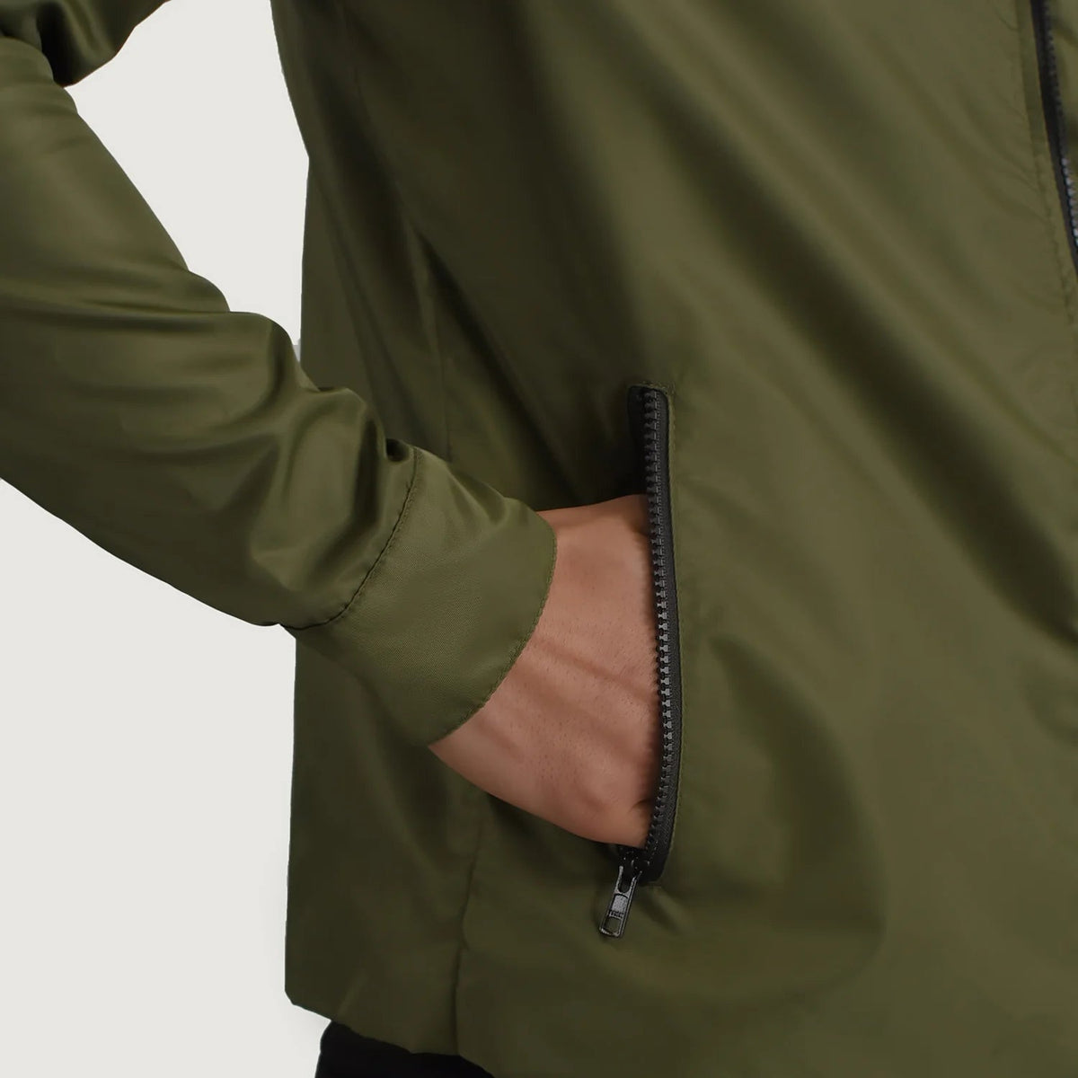 
Вид подкладки Showing Quilted Viscose Lining & Два функциональных внутренних кармана