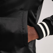 
Вид подкладки Showing Quilted Polyester Lining & Два функциональных внутренних кармана